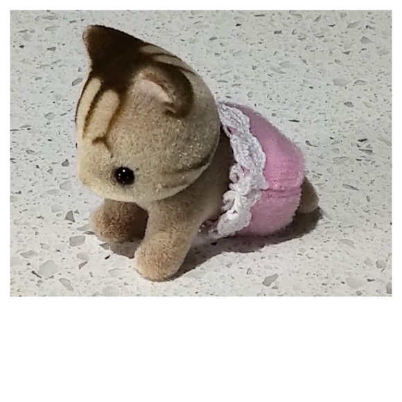 Epoch Sylvanian Families Calico Critters Chocolate Rabbits and Sandy Cat - Picture 2 of 8